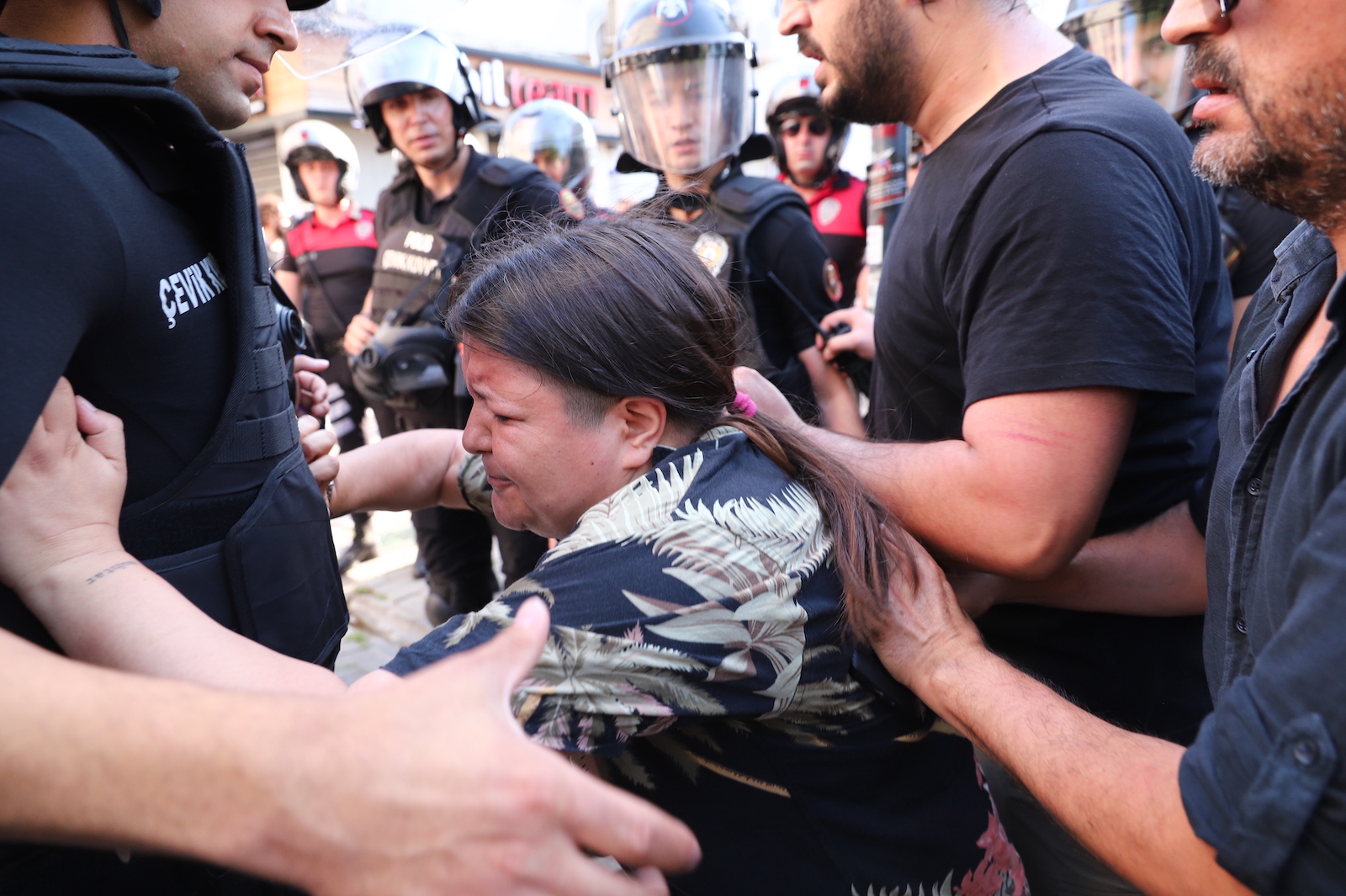 Pride Month in İzmir: 60 detentions, 27 batteries, 3 hate protests! Kaos GL - News Portal for LGBTI+