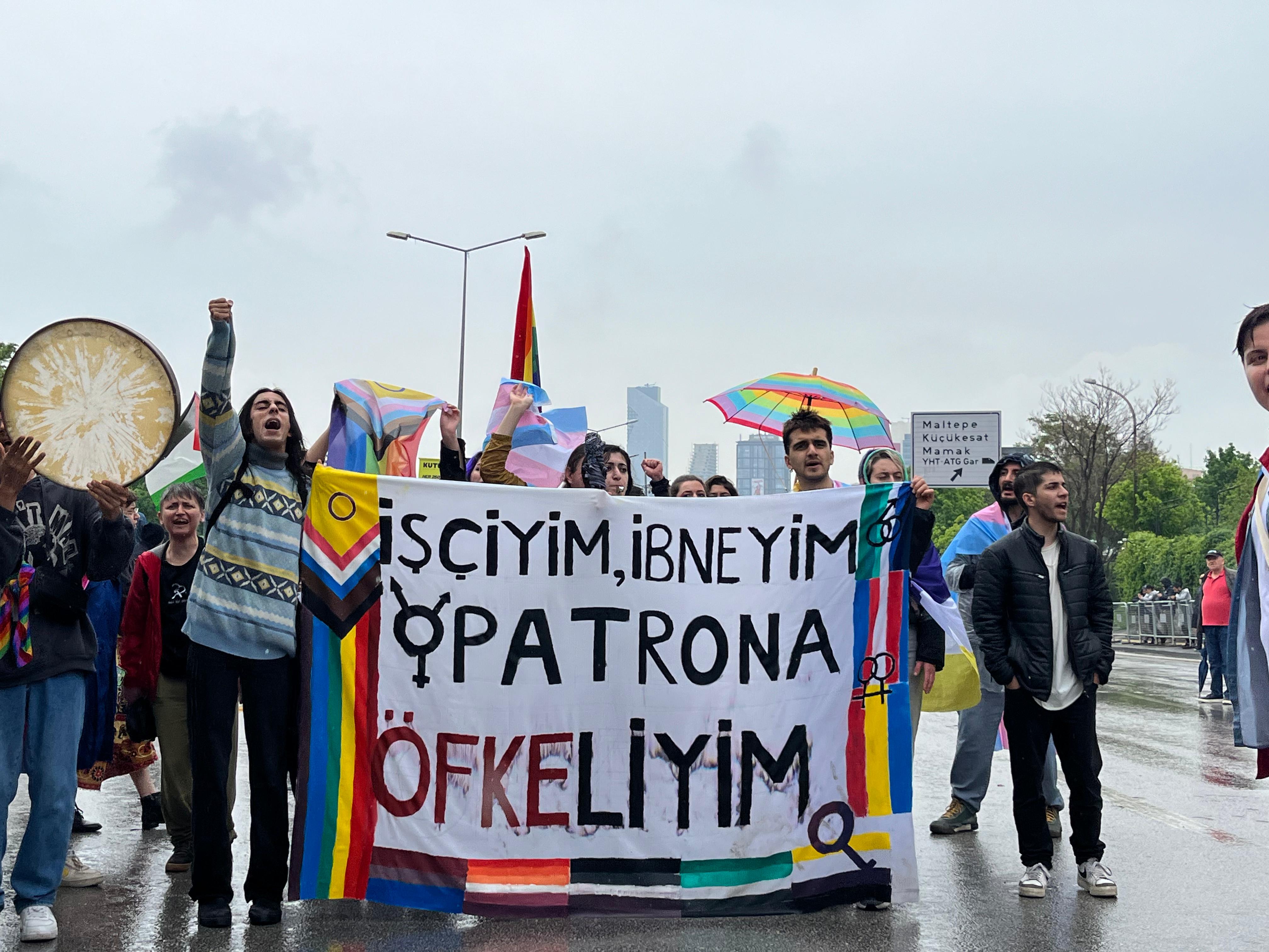 1 Mayıs’a giderken LGBTİ+ işçiler ne yaşıyor: “Kovulursam diye iş arayamıyorum” Kaos GL - LGBTİ+ Haber Portalı