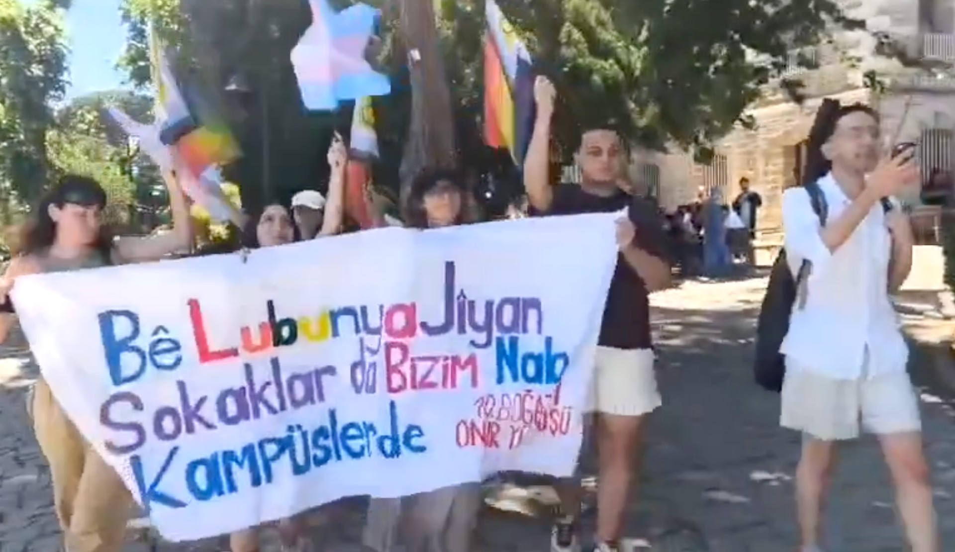 10. Boğaziçi Onur Yürüyüşü yapıldı: "Onur yasak tanımaz, isyandan doğar" | Kaos GL - LGBTİ+ Haber Portalı
