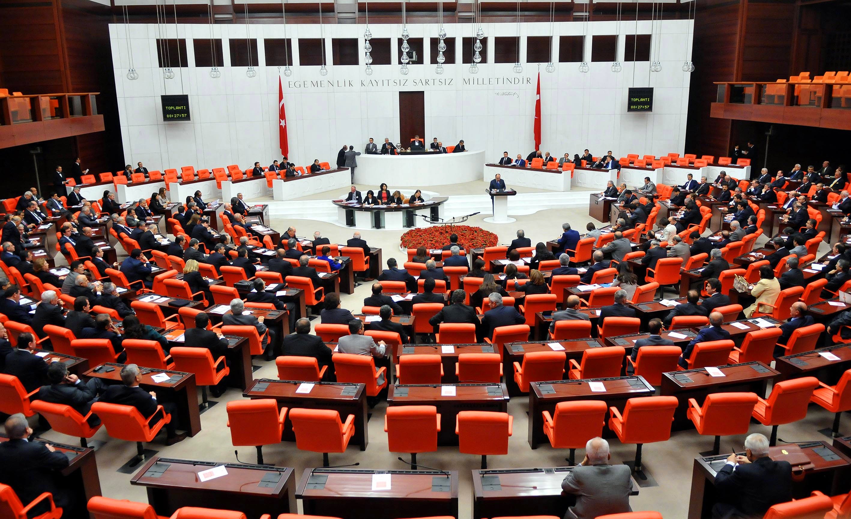 12. Yargı Paketi ikiye bölünüyor: LGBTİ+ düşmanı düzenlemeler ve süresiz nafaka ikinci pakete girebilir | Kaos GL - LGBTİ+ Haber Portalı