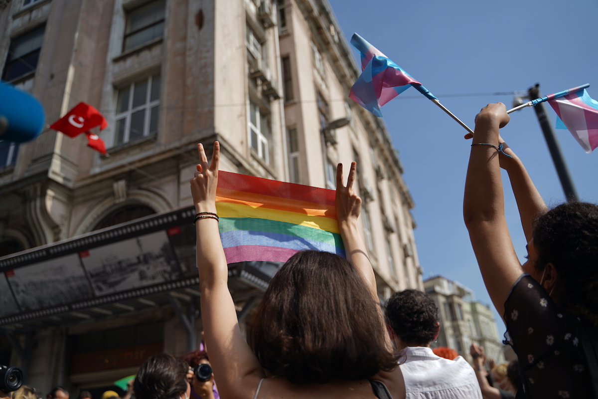 İstanbul Onur Yürüyüşü'nde gözaltına alınan 2 çocuk beraat etti! Kaos GL - LGBTİ+ Haber Portalı