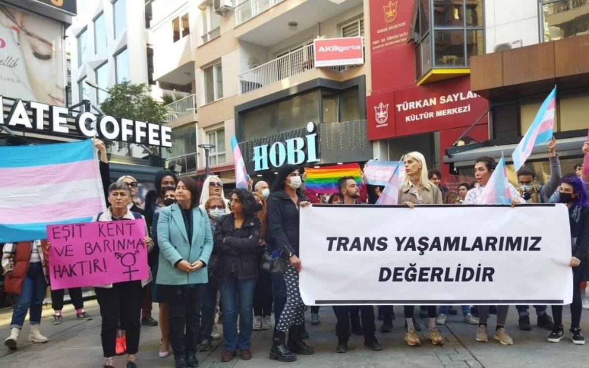 20 Kasım Derneği: "Alsancak'ta trans kadınlara 'GBT yapma' gerekçesiyle cezalar kesildi, evlerine yönelik usulsüz işlemler yapıldı" | Kaos GL - LGBTİ+ Haber Portalı Haber