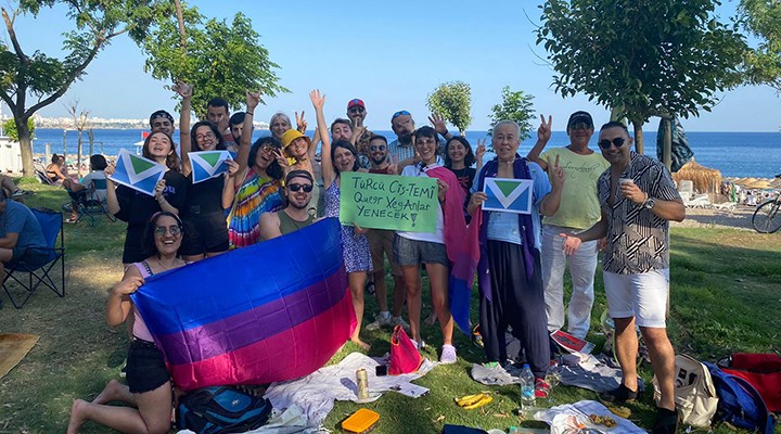 5. Antalya Onur Haftası: “Her yer siyaha boyansa bile bizler renkli görmeye devam ediyoruz” | Kaos GL - LGBTİ+ Haber Portalı Haber