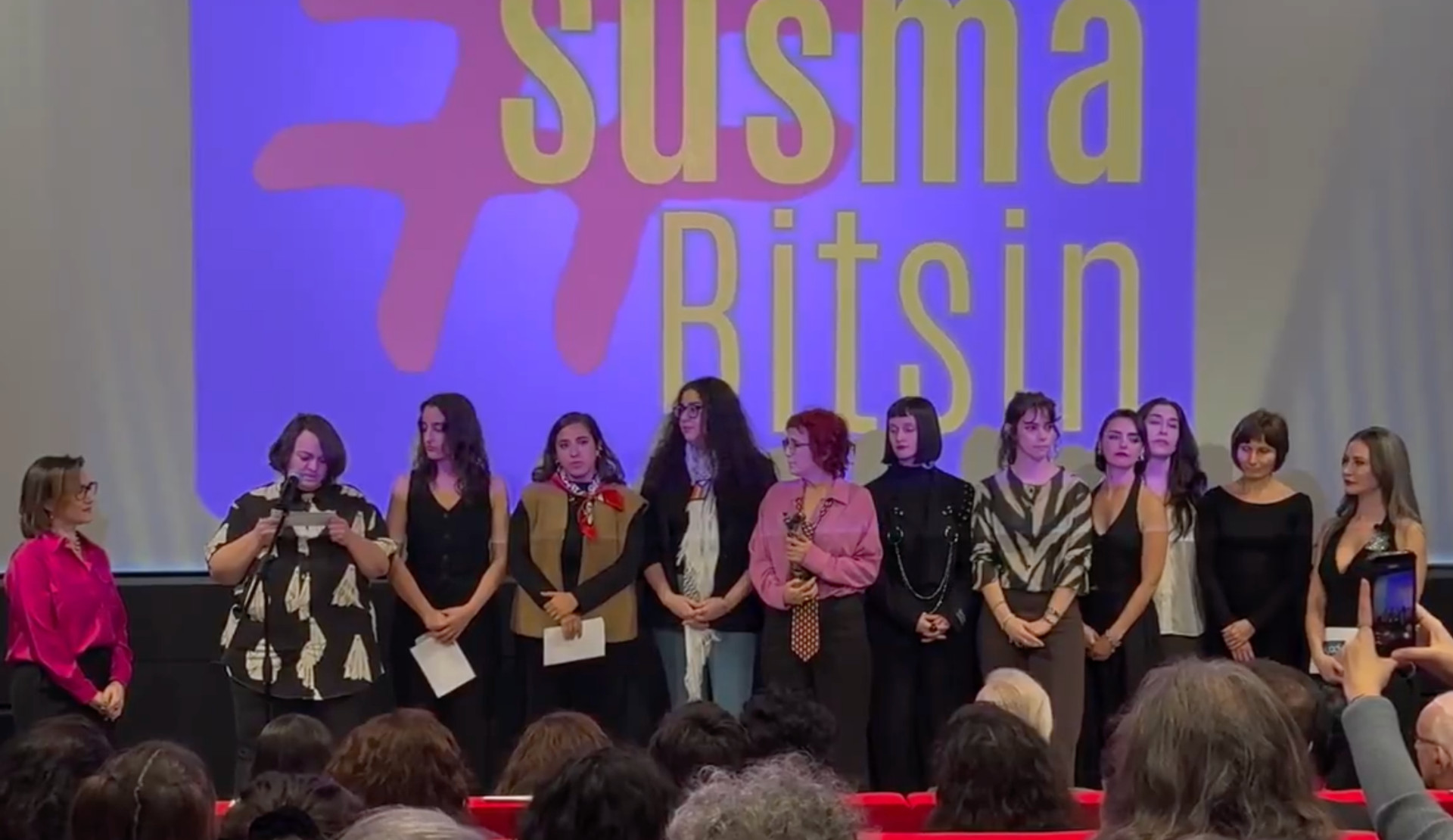 Çiğdem Mater'den SİYAD Ödülleri'ne mesaj: “Yolumuzu açan, susmayan, uykuları kaçıran bütün kadınlara ve kuirlere minnettarız” | Kaos GL - LGBTİ+ Haber Portalı