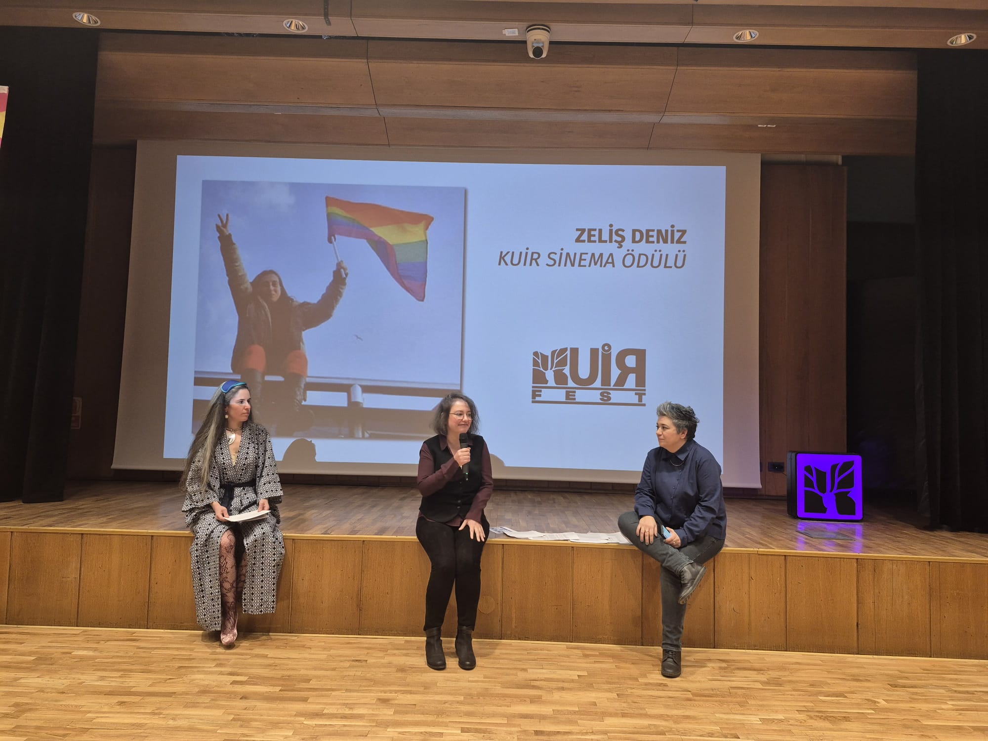 7. Zeliş Deniz Kuir Sinema Ödülü'nün sahipleri Vuslat Karan ve Burcu Melekoğlu oldu | Kaos GL - LGBTİ+ Haber Portalı Haber