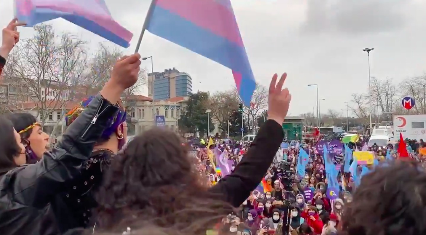 ÇHD İstanbul: Yıldız, polis tacizini teşhir ettiği için gözaltına alındı | Kaos GL - LGBTİ+ Haber Portalı Haber