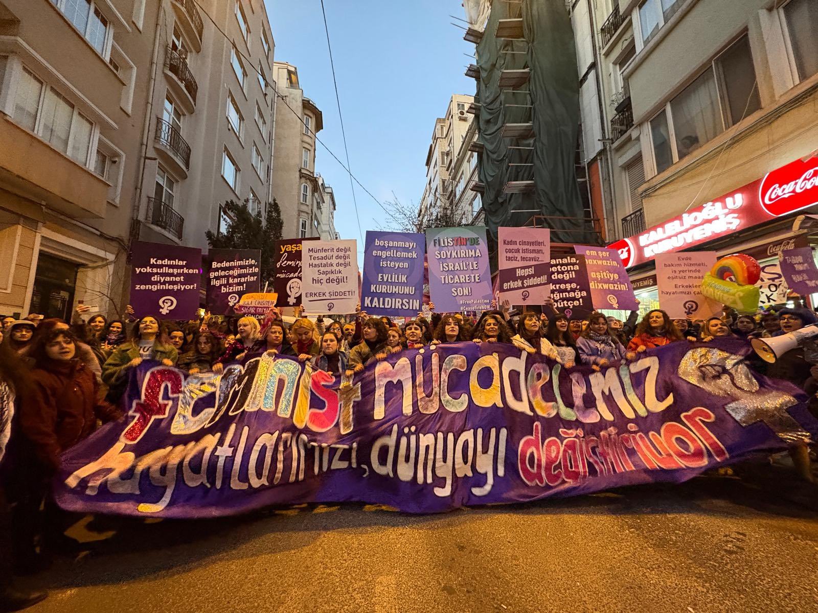 8 Mart yürüyüşüne ikinci dava: Trans aktivist İris Mozalar “cumhurbaşkanına hakaretten” yargılanacak Kaos GL - LGBTİ+ Haber Portalı