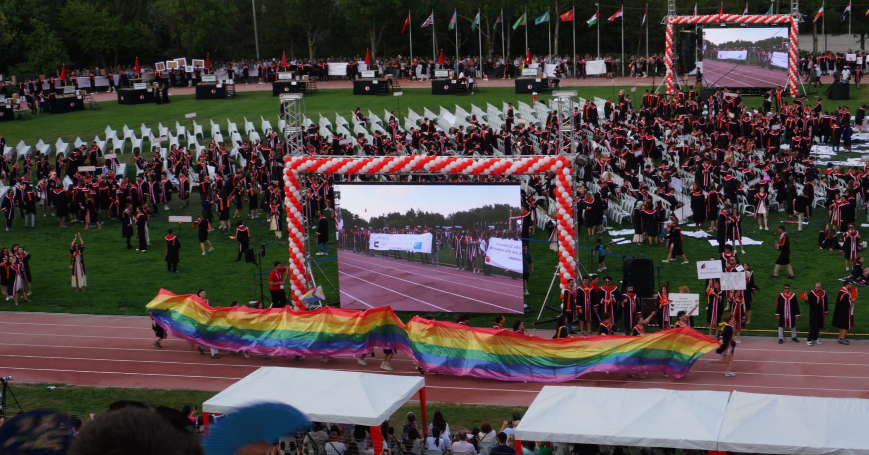 A rainbow flag was displayed at the METU Graduation Ceremony | Kaos GL - News Portal for LGBTI+ News