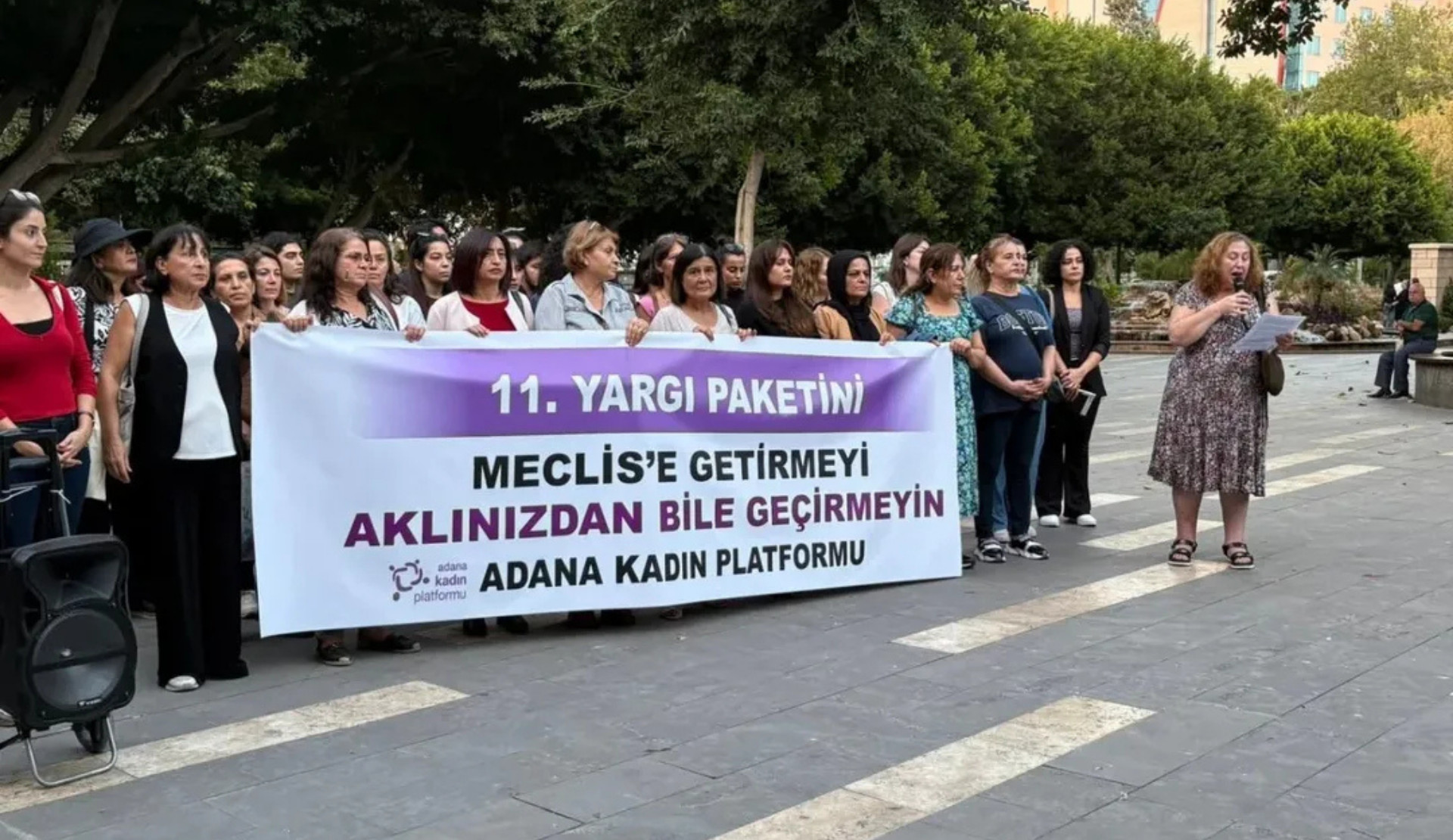 Adana’da kadınlar ve LGBTİ+’lar yargı paketine karşı buluştu: "Devlet ahlak bekçiliği değil, görevini yapsın!" | Kaos GL - LGBTİ+ Haber Portalı