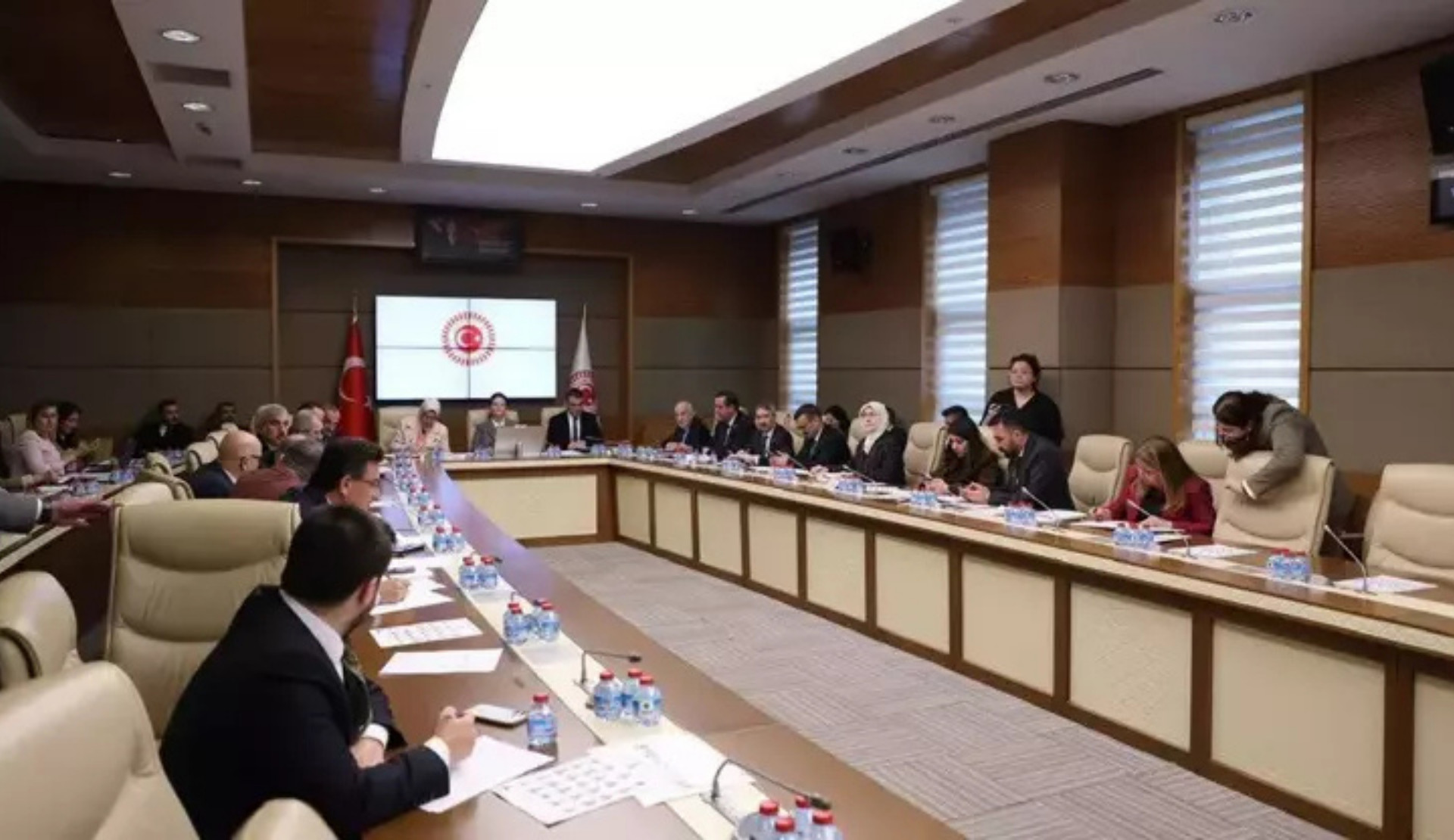 AKP’li Katırcıoğlu, Epstein belgelerine atıfla LGBTİ+’ları hedef gösterdi | Kaos GL - LGBTİ+ Haber Portalı