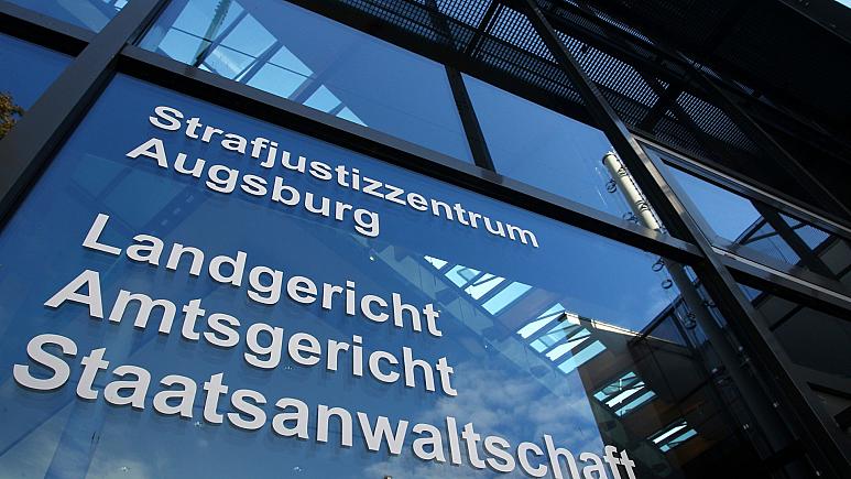 Almanya’da homofobik ve transfobik doktorun görevine son verildi | Kaos GL - LGBTİ+ Haber Portalı Haber