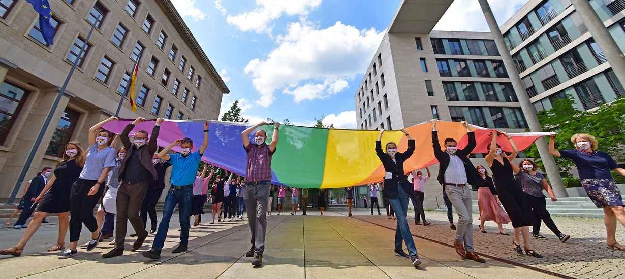Almanya Federal Hükümeti, LGBTİ’leri içerme stratejisini kabul etti Kaos GL - LGBTİ+ Haber Portalı