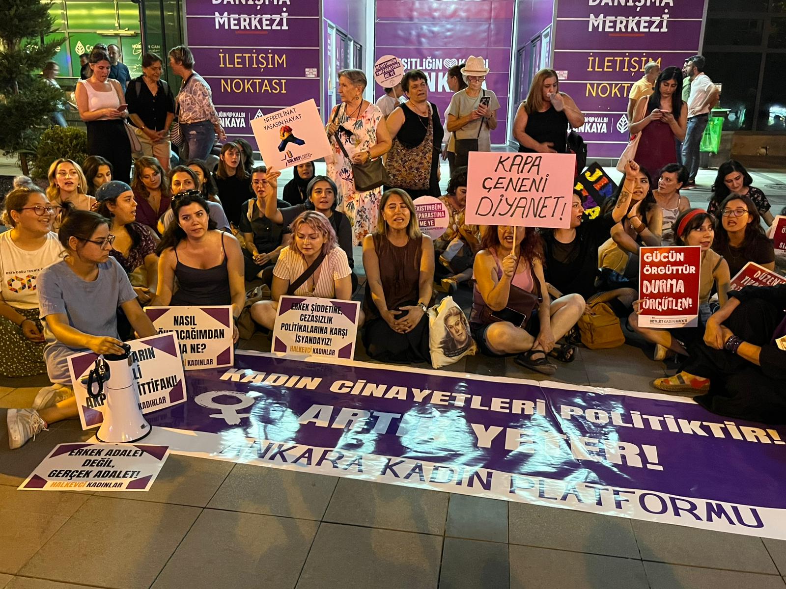 Ankara’da kadınlar, kadın cinayetlerine karşı yaşam zinciri oluşturdu | Kaos GL - LGBTİ+ Haber Portalı Haber