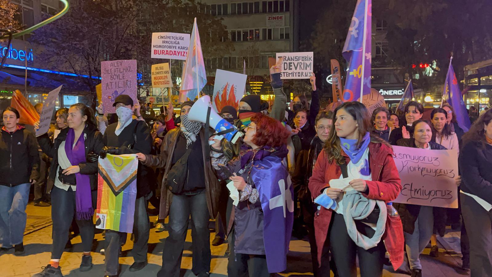 Ankara’da kadınlar ve LGBTİ+’lar sokaktaydı: “Demokrasiye darbe vurulduğunda ilk susturulanlar kadınlar ve LGBTİ+’lar olur” | Kaos GL - LGBTİ+ Haber Portalı Haber
