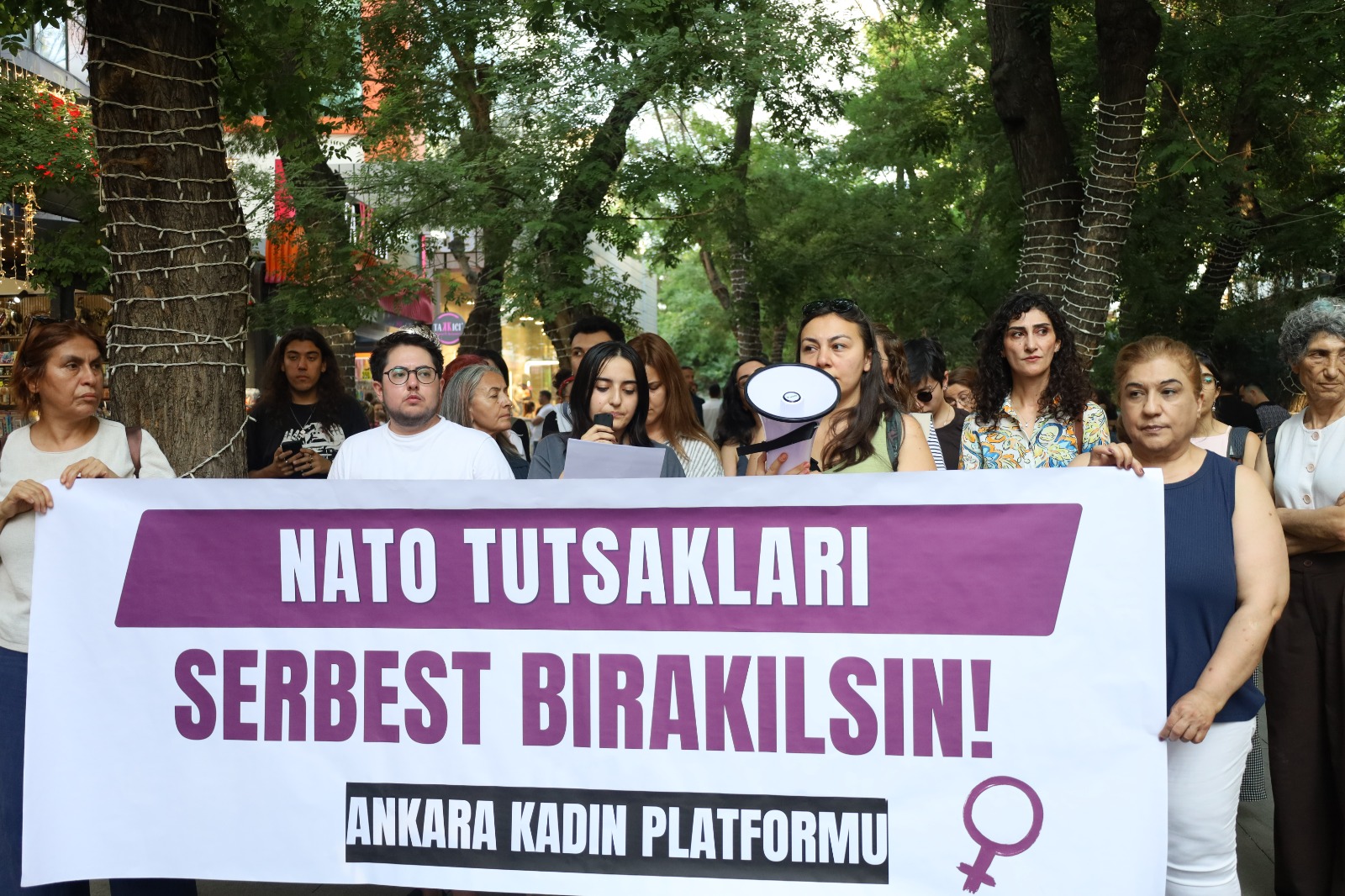 Ankara'da NATO tutuklamalarına tepki: "İktidar, kadınların ve LGBTİ+'ların örgütlü mücadelesini bastırmaya çalışıyor" Kaos GL - LGBTİ+ Haber Portalı