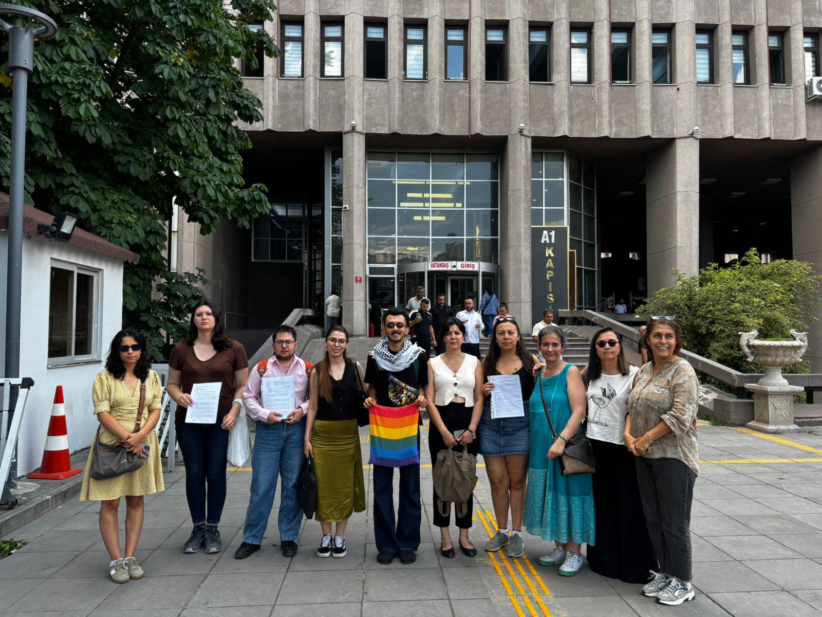 Ankara'daki 12. Yargı Paketi eylemine yönelik polis saldırısına dair suç duyurusu: "Sessiz kalmayacağız" | Kaos GL - LGBTİ+ Haber Portalı