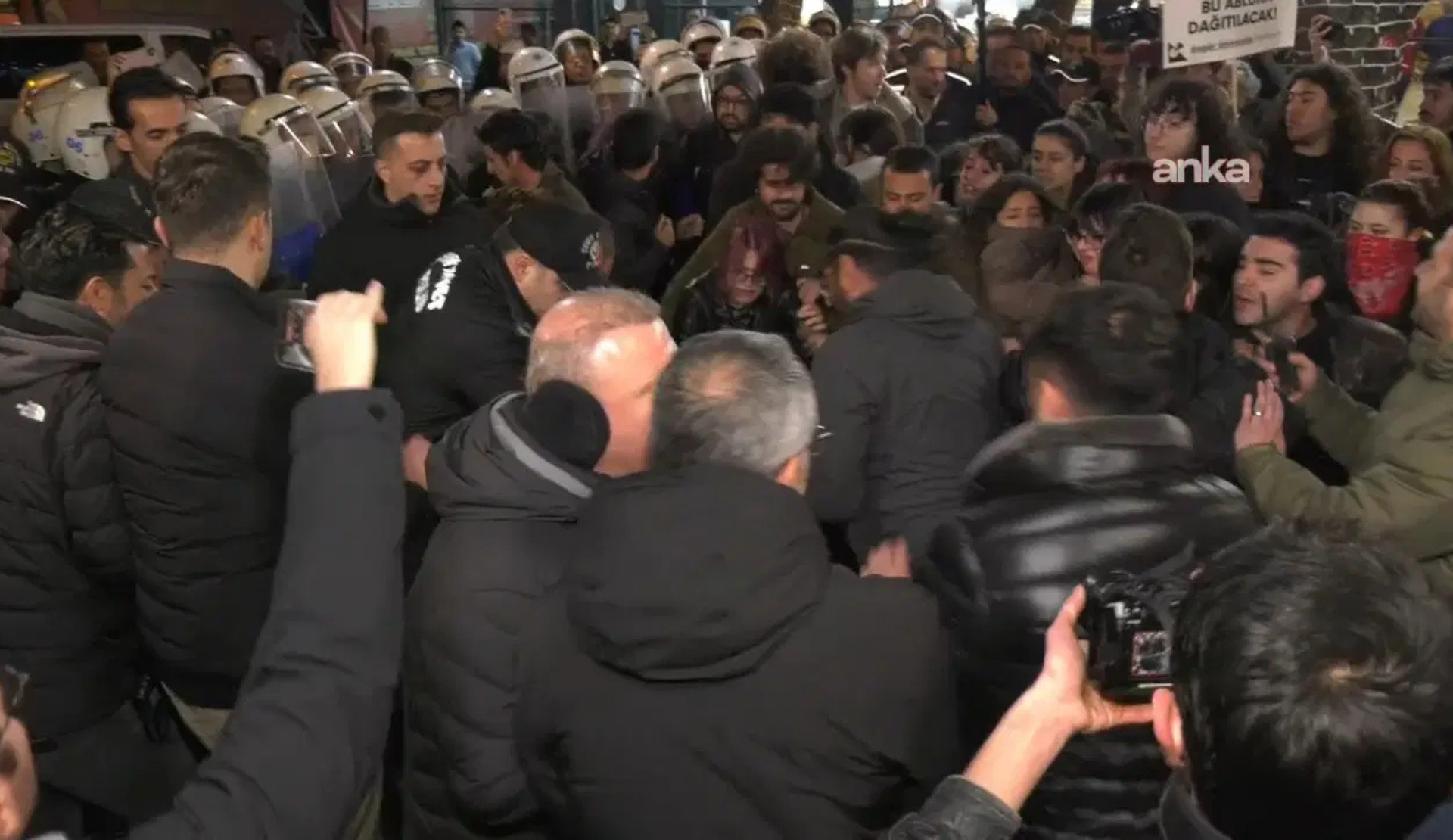 Ankara’daki 19 Mart yürüyüşüne polis saldırdı; 3 LGBTİ+ aktivisti gözaltına alındı | Kaos GL - LGBTİ+ Haber Portalı