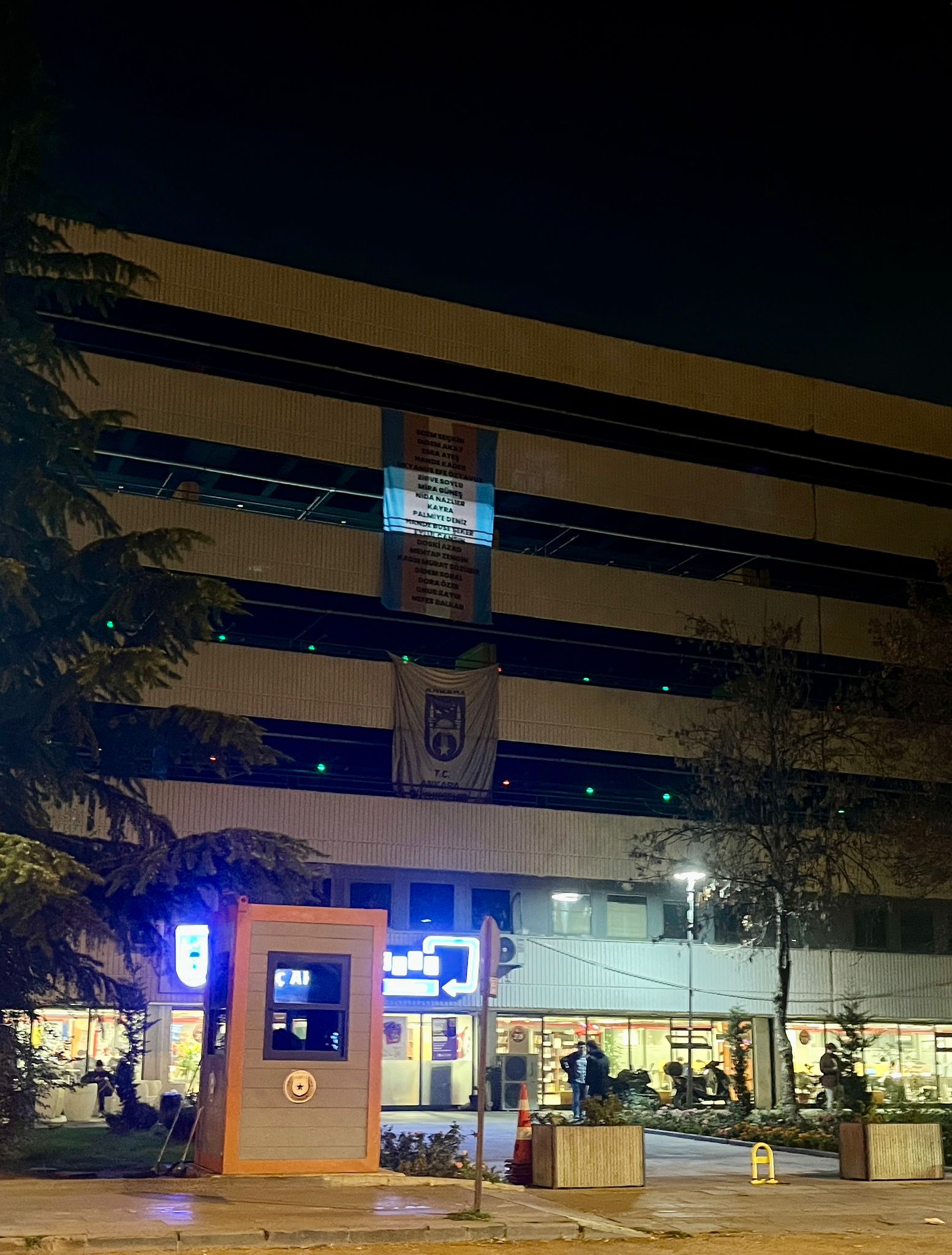 Ankara Pride, 20 Kasım’da trans bayrağını dalgalandırdı: “Translar yaşıyor, mücadele sürüyor” | Kaos GL - LGBTİ+ Haber Portalı