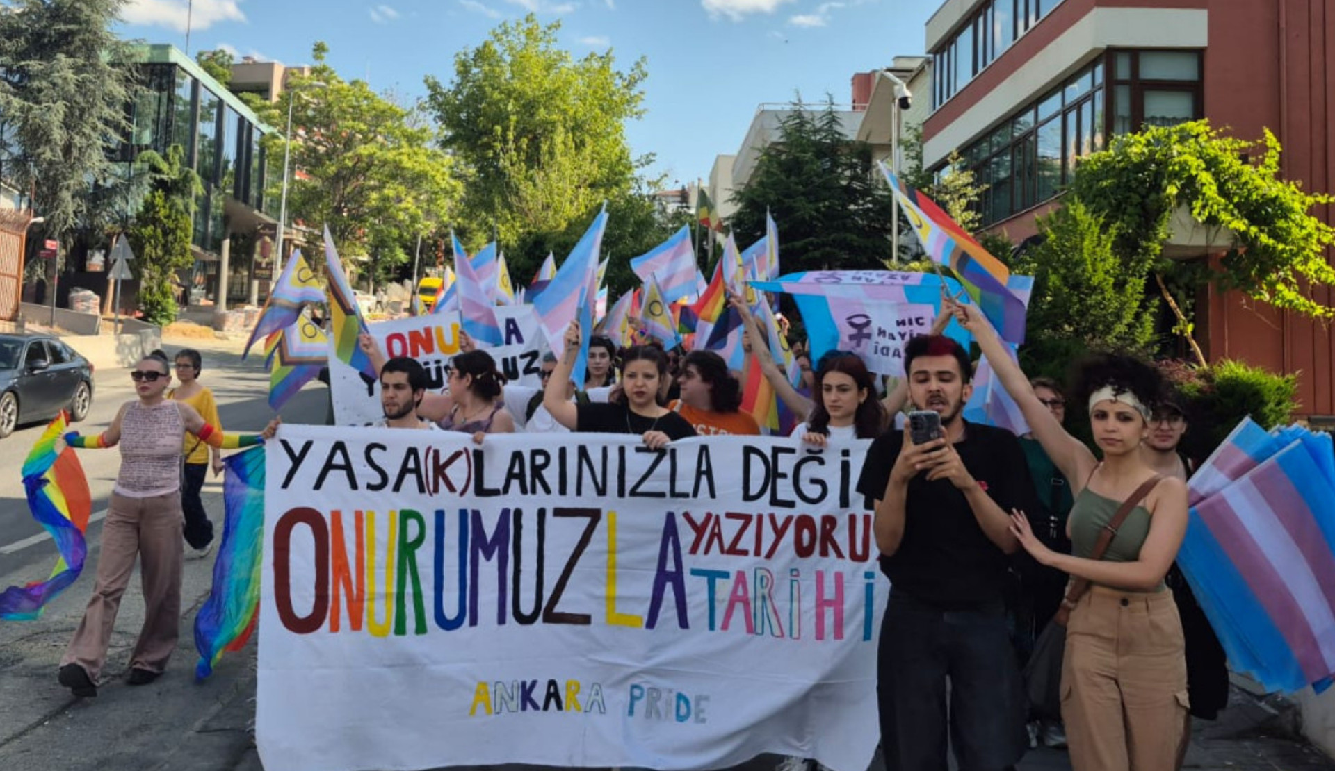 Ankara Pride’dan Kadın Mitingi’ne çağrı: "Lubunyalar Kadın Mitingi’nde buluşuyor!" Kaos GL - LGBTİ+ Haber Portalı