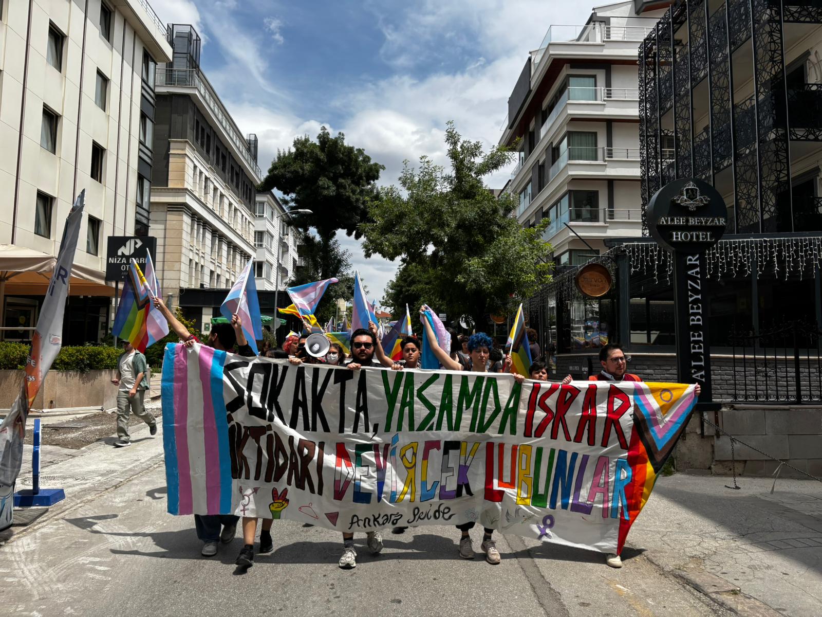 Ankara Pride March takes place despite all obstruction attempts; police detained eight people | Kaos GL - News Portal for LGBTI+