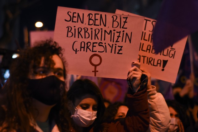 Aramızda Derneği’nden etkinlik: “8 Mart'ta Giderken: LGBTİ+’lara Dönük Baskılar ve Mücadele Stratejileri" Kaos GL - LGBTİ+ Haber Portalı