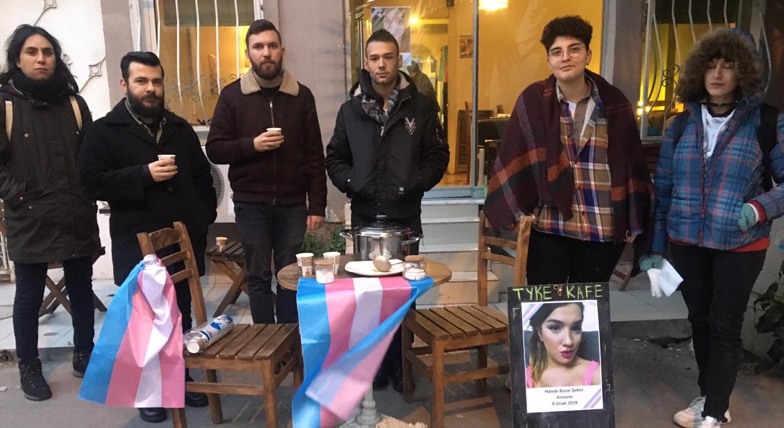 Arkadaşları ve Genç LGBTİ+, Hande Şeker için çorba dağıttı Kaos GL - LGBTİ+ Haber Portalı