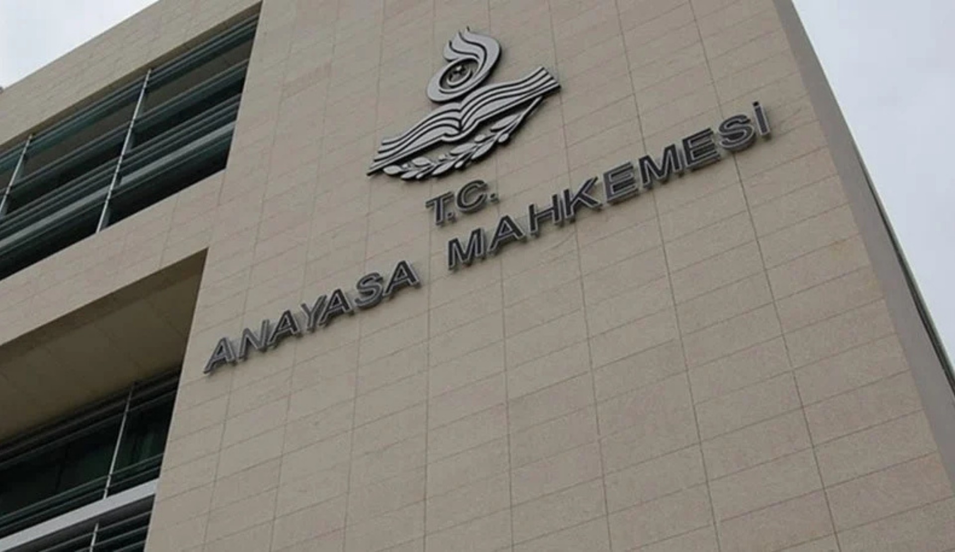 AYM’den emsal karar: Trans erkeğin diplomasının yeni kimlik bilgileriyle düzenlenmemesi hak ihlali sayıldı | Kaos GL - LGBTİ+ Haber Portalı
