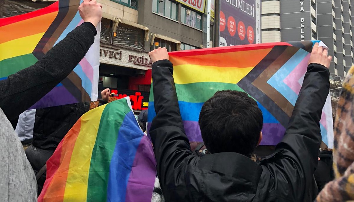 Ayrımcılıkla mücadele devam ediyor, ne yalnızız ne yanlış! | Kaos GL - LGBTİ+ Haber Portalı Haber
