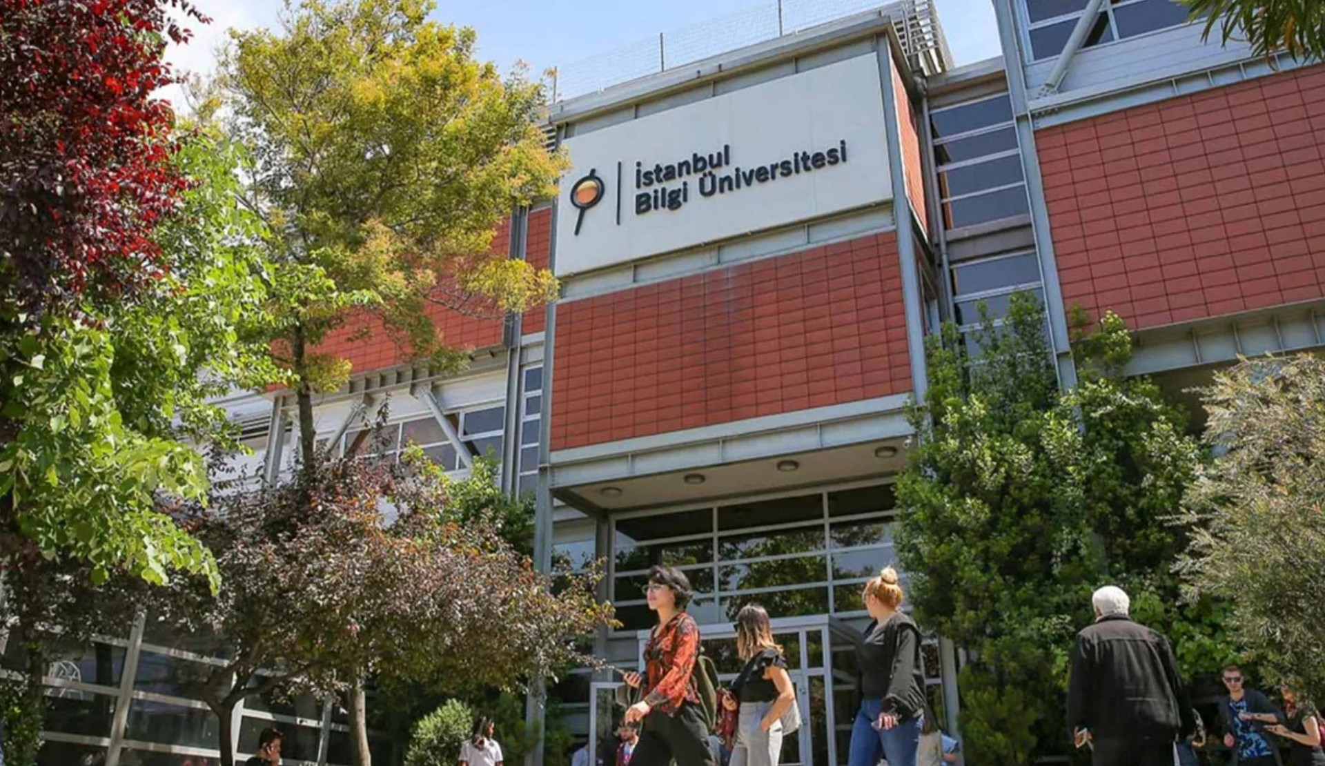 Bilgi Üniversitesi yeniden açıldı: “Emeğimizi ve geleceğimizi geri aldık!” | Kaos GL - LGBTİ+ Haber Portalı