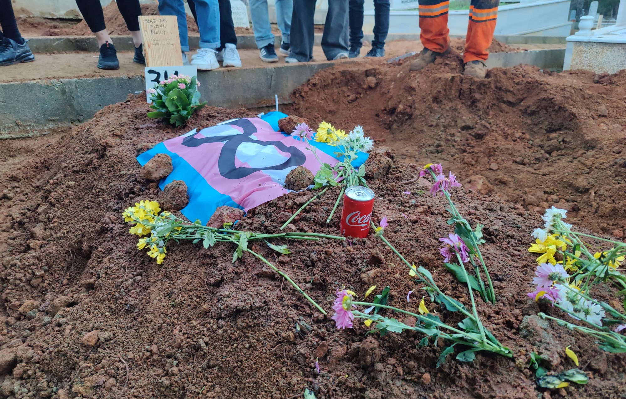 “Birbirimize ve cenazelerimize sahip çıkmaktan bir adım geride durmayacağız” Kaos GL - LGBTİ+ Haber Portalı