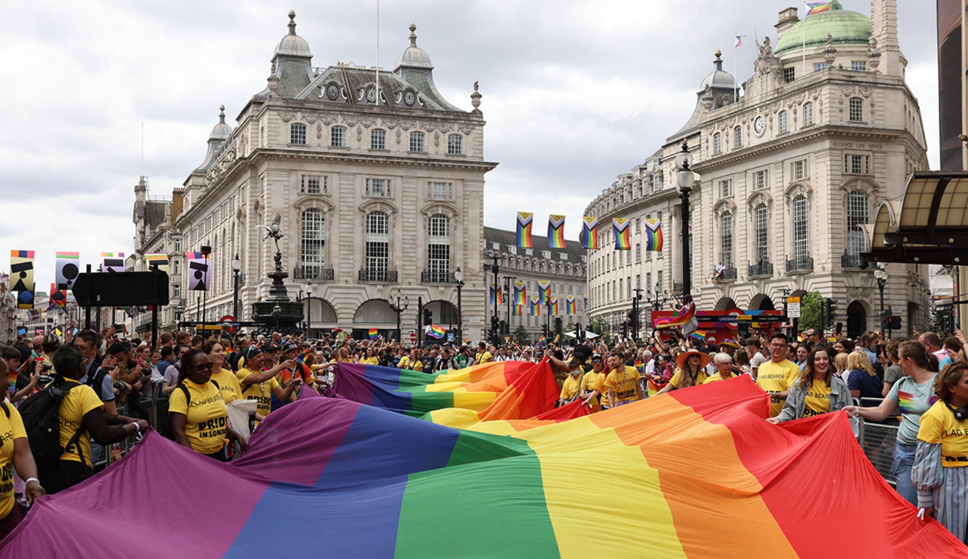 Birleşik Krallık: LGBTİ+’lara yönelik nefret suçları, “ağırlaştırılmış suç” kapsamına alındı! Kaos GL - LGBTİ+ Haber Portalı