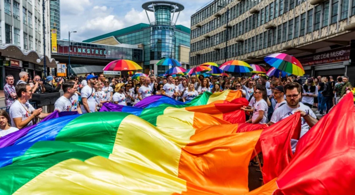 Birmingham’daki homofobik saldırılara yetkililerden tepki: “Nefret kazanmayacak” Kaos GL - LGBTİ+ Haber Portalı