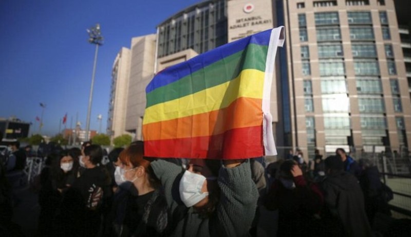 Boğaziçi gökkuşağı davasında bilirkişiye göre bir sanık aynı anda hem gözaltında hem sokakta! Kaos GL - LGBTİ+ Haber Portalı