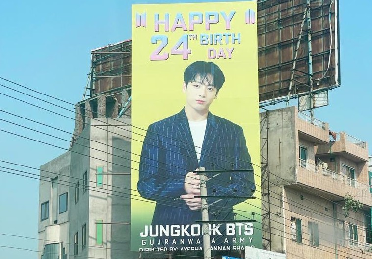 BTS afişi Pakistan’da “eşcinselliği teşvik ettiği” iddiasıyla kaldırıldı | Kaos GL - LGBTİ+ Haber Portalı Haber