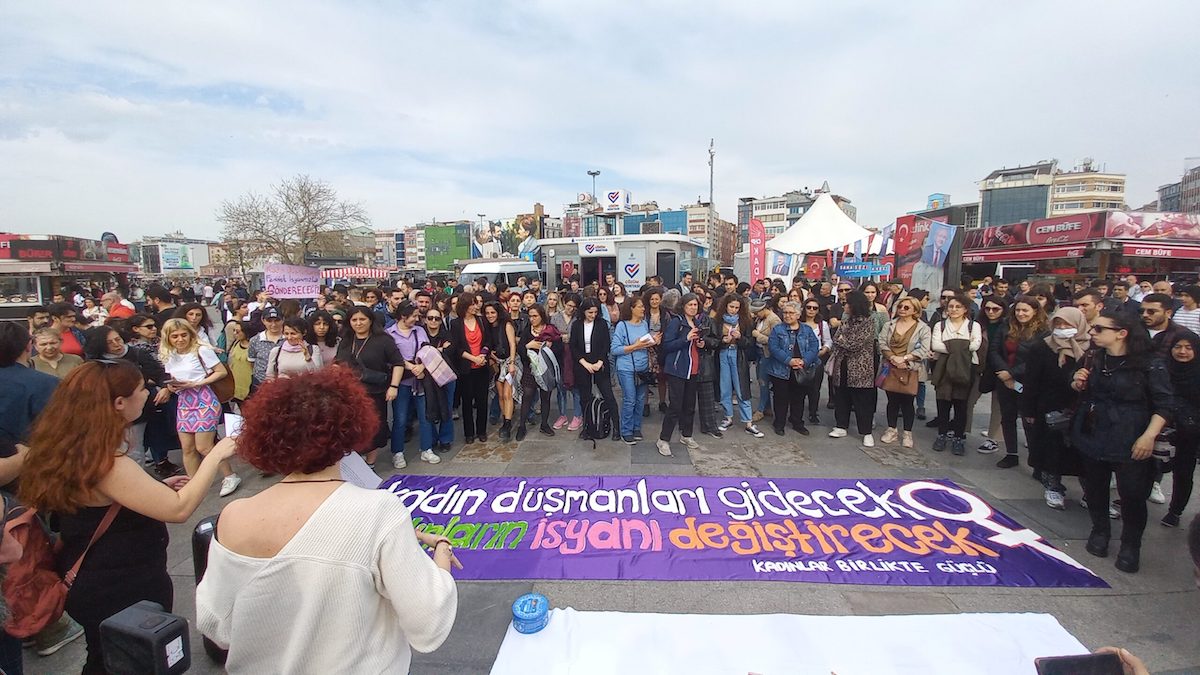 “Bu ülkeyi LGBTİ+lar için yaşanmaz hâle getirenlere karşı çıkmaya devam edeceğiz” Kaos GL - LGBTİ+ Haber Portalı
