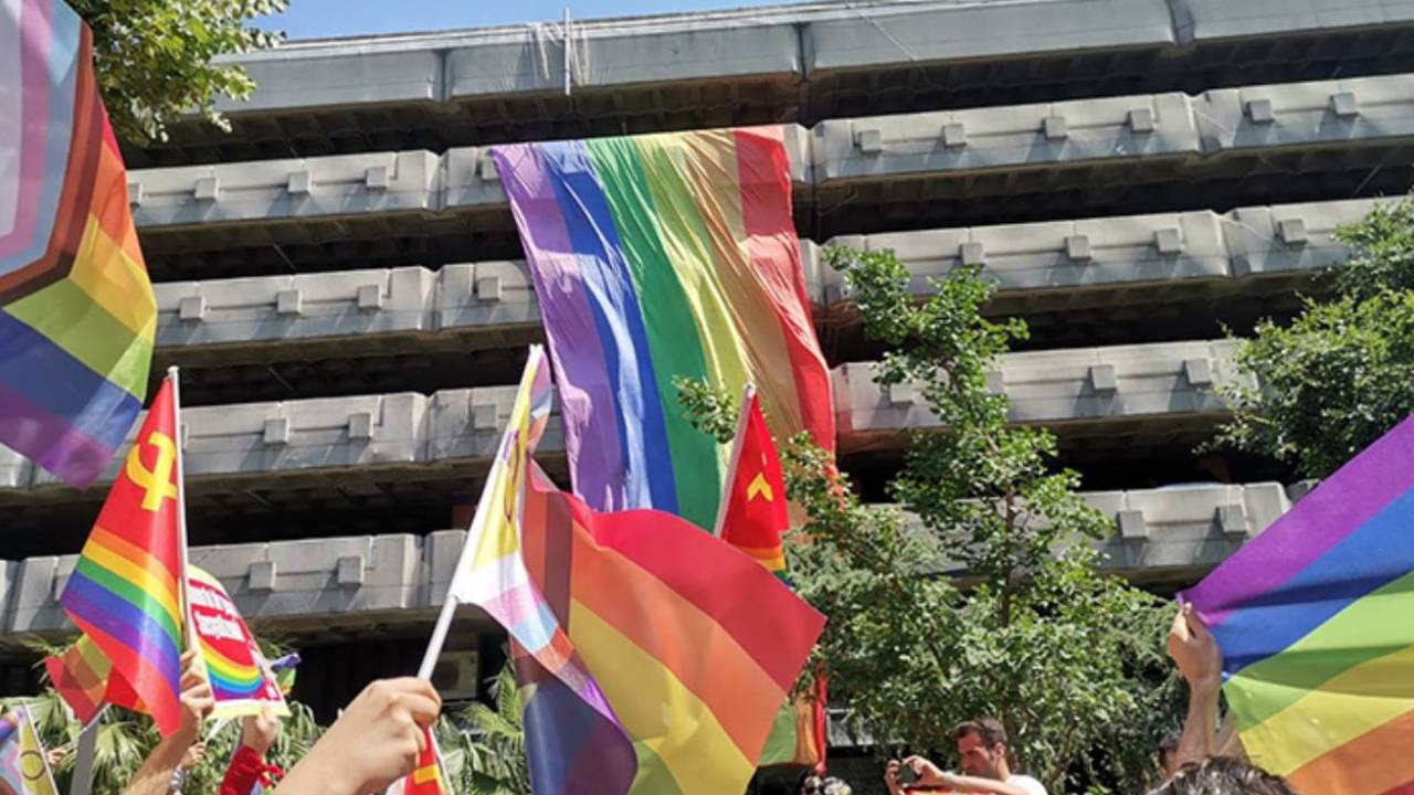 “Bu yıl ne yapacaksak açık saçık yapacağız, bize dayatılan kalıplara uymayacağız” | Kaos GL - LGBTİ+ Haber Portalı