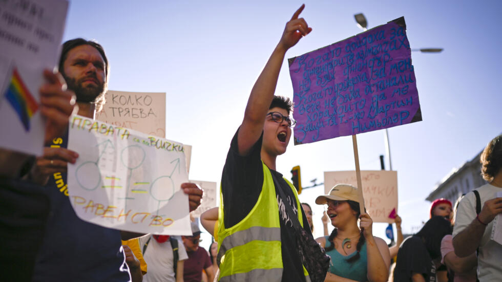 Bulgaristan Diriliş Partisi, LGBTİ+ karşıtı yasaya karşı çıkan eğitimcileri hedef aldı | Kaos GL - LGBTİ+ Haber Portalı Haber