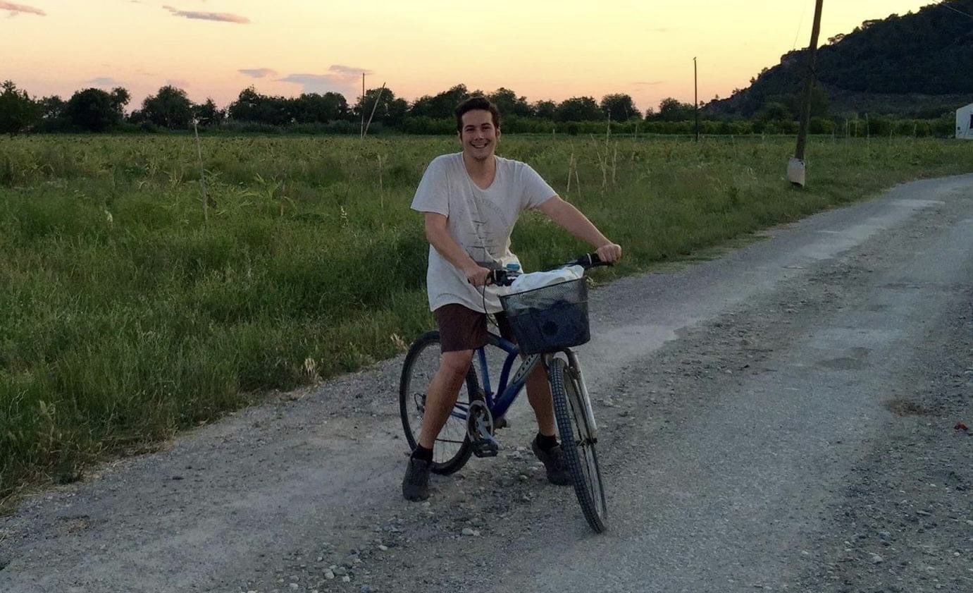 Burak’ın anısına: Bir sefa bahşedelim gel şu dil-i nâşâde* | Kaos GL - LGBTİ+ Haber Portalı Gökkuşağı Forumu Köşe Yazısı