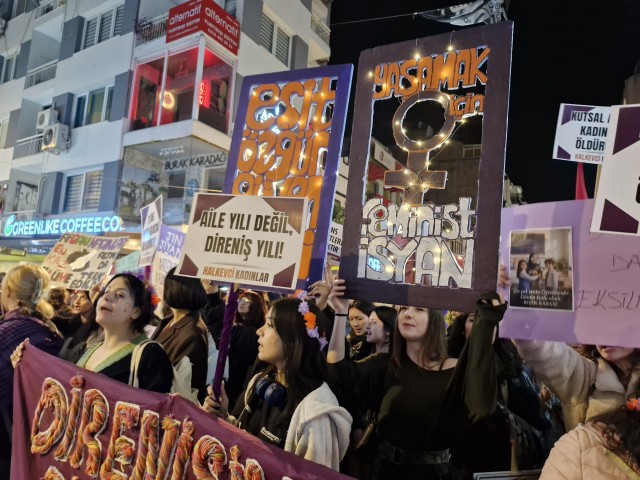 ÇHD İzmir Şubesi’nden "Aile ve Nüfus On Yılı" genelgesine tepki: "Bu ideolojik dayatmayı kabul etmiyoruz" Kaos GL - LGBTİ+ Haber Portalı