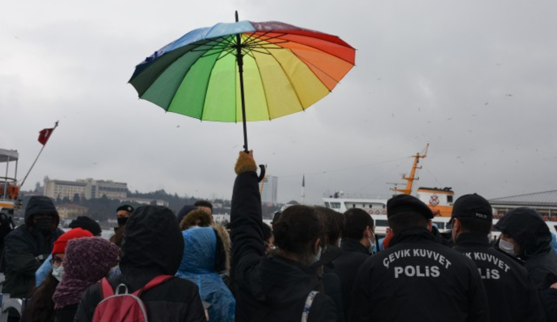 CHP Gençlik Kolları'ndan yargı paketine tepki: "AKP iktidarı, toplumsal öfkeyi sindirmek için LGBTİ+'ları hedef gösteriyor" Kaos GL - LGBTİ+ Haber Portalı