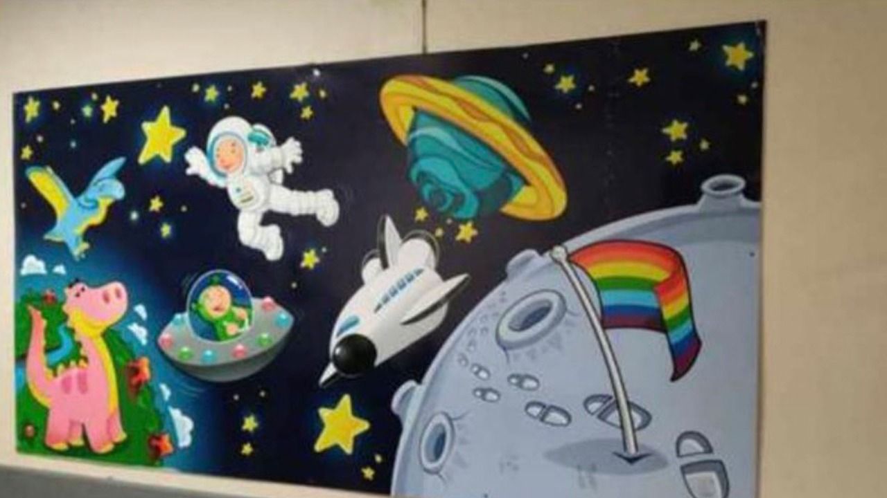 “Çocukların hayal dünyasına hitap eden hastane tabelası” da homofobik nefret kurbanı oldu! | Kaos GL - LGBTİ+ Haber Portalı Haber