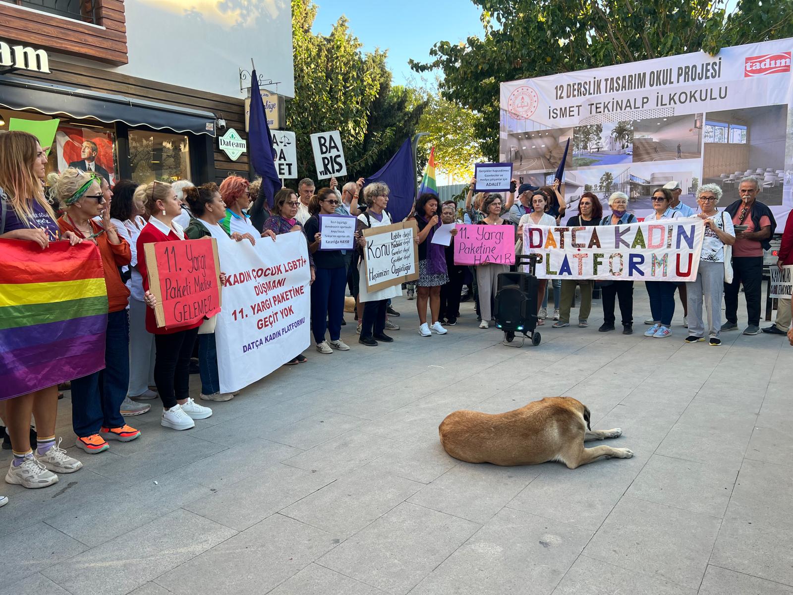 Datça'da kadınlar ve LGBTİ+'lardan yargı paketine tepki: "Yargı paketine hayır demek için sokaklardayız!" Kaos GL - LGBTİ+ Haber Portalı