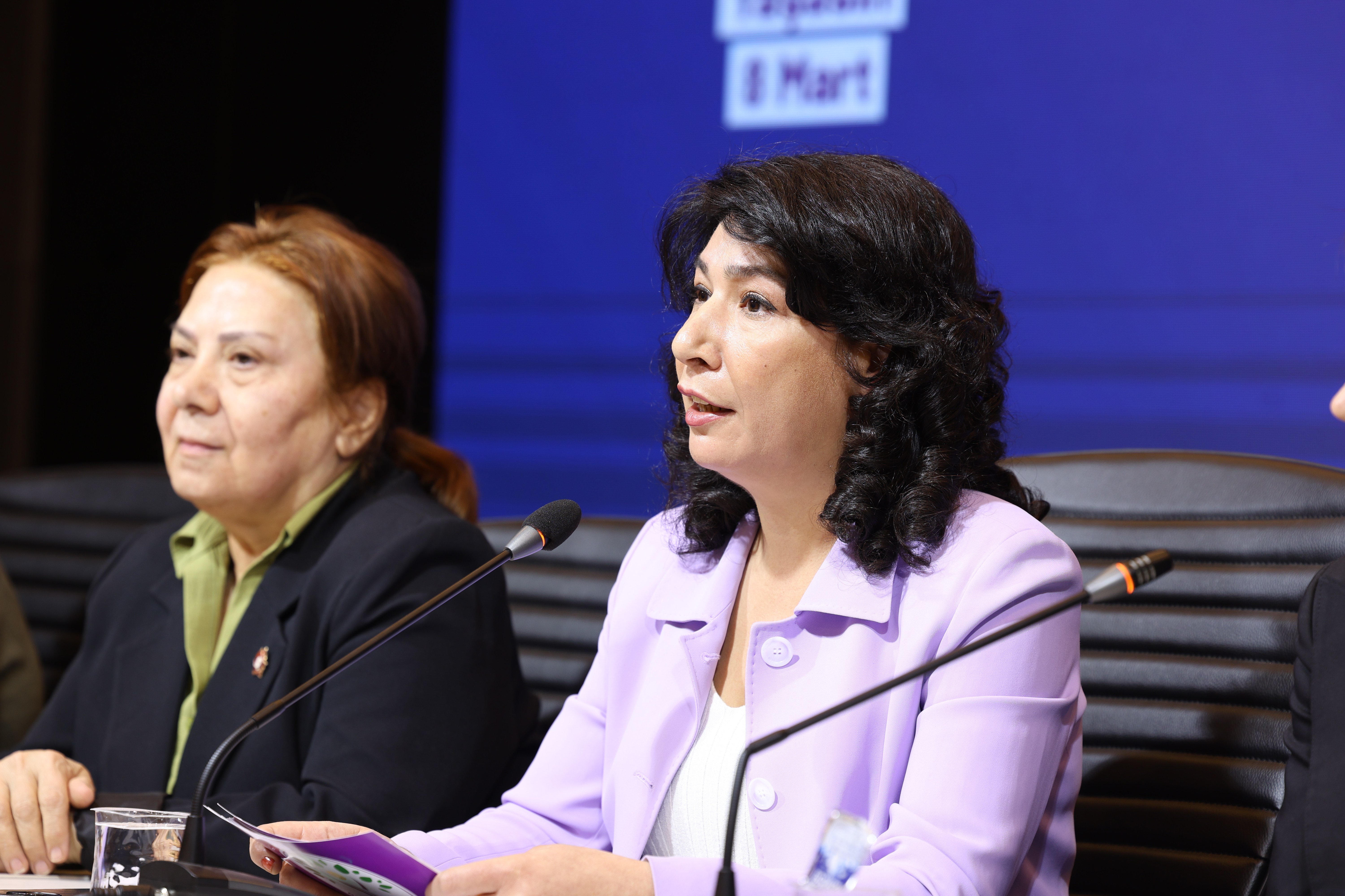 DEM Parti Kadın Meclisi Sözcüsü Türkoğlu: "LGBTİ+’ların yaşam hakkının önüne zincirler ören erkek egemenliğini durdurmak, yaşamı savunmaktır" Kaos GL - LGBTİ+ Haber Portalı