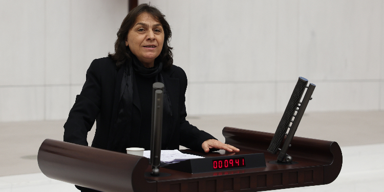DEM Parti’li Saki’den LGBTİ+’lara hapis öngören 11. Yargı Paketi’ne tepki: Geçit vermeyeceğiz! Kaos GL - LGBTİ+ Haber Portalı