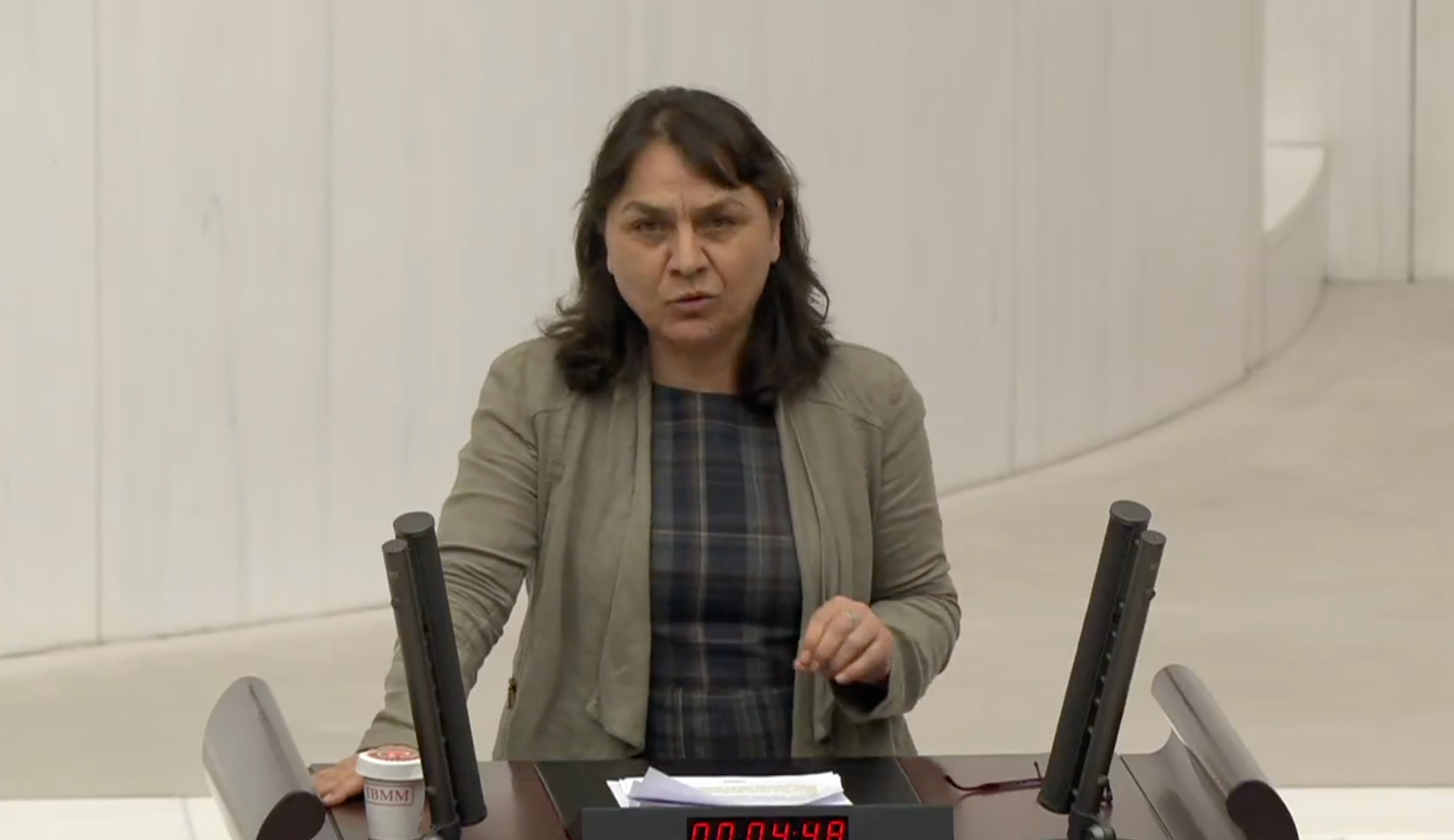 DEM Partili Saki: “Hormona erişim meselesi, trans kadınlar için suç haline getirildi” Kaos GL - LGBTİ+ Haber Portalı