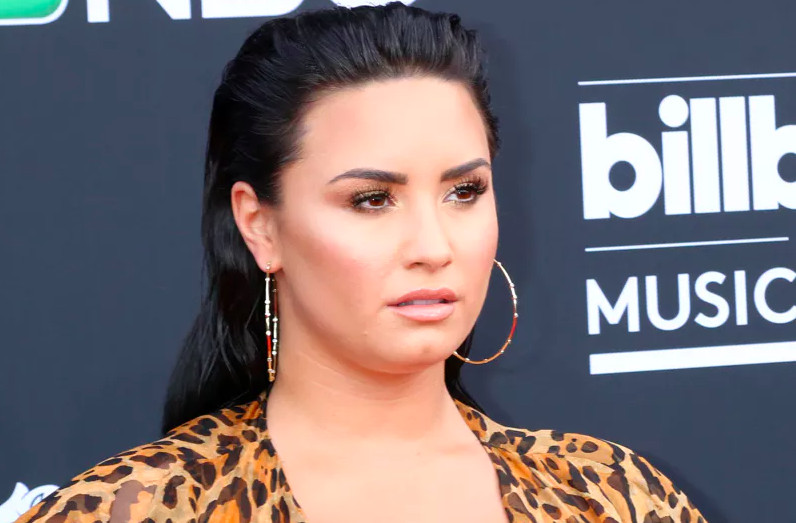Demi Lovato’dan translara destek mesajı: “Kimse kimliğimizi elimizden alamaz” | Kaos GL - LGBTİ+ Haber Portalı Haber
