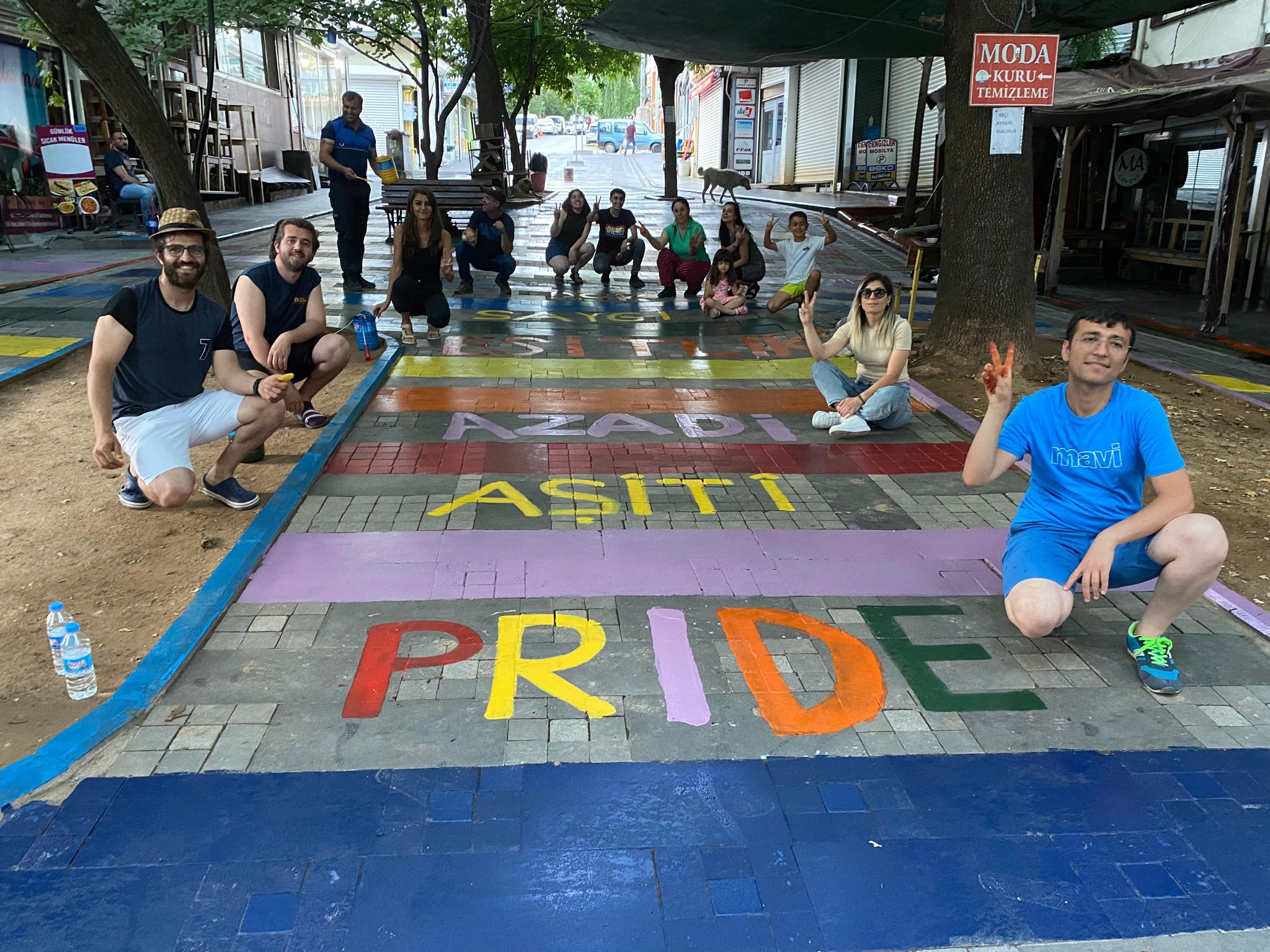 Dersim Belediyesi, Sanat Sokağı’nı gökkuşağına boyadı | Kaos GL - LGBTİ+ Haber Portalı Haber