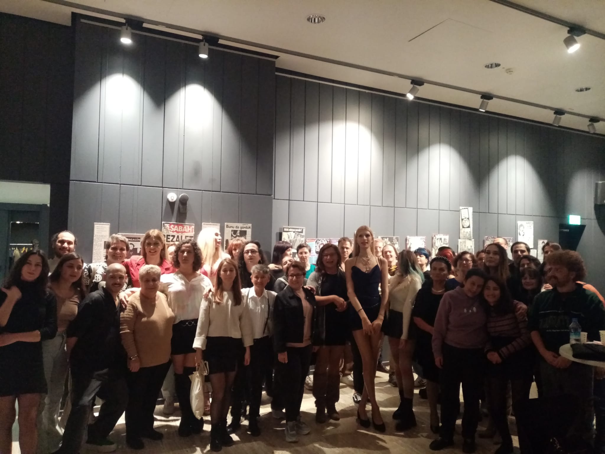 Dilek İnce Nefret Suçları ile Mücadele Onur Ödülü İris Mozalar ve Meli Bendeli’ye verildi Kaos GL - LGBTİ+ Haber Portalı