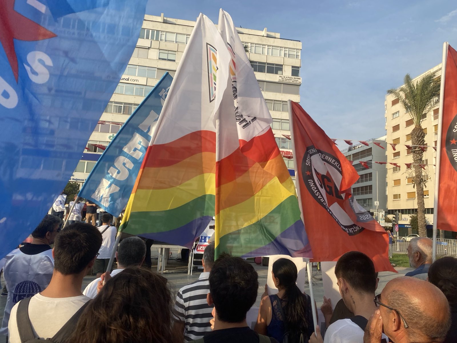 Direnişin Renkleri, İzmir’de üniversiteli LGBTİ+’larla buluşacak! Kaos GL - LGBTİ+ Haber Portalı