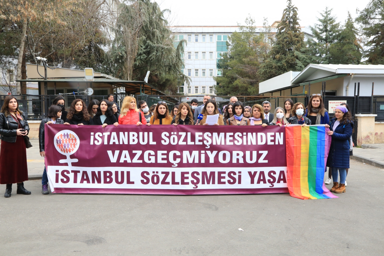 Diyarbakır’da 8 Mart: Kadınlar ve LGBTİ+’lar omuz omuza | Kaos GL - LGBTİ+ Haber Portalı Haber